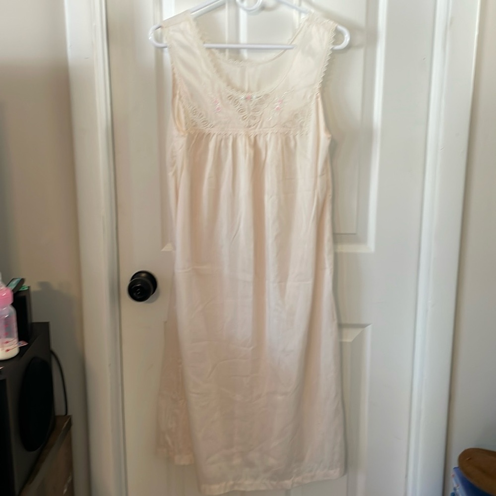 Vintage 1950's Vanity Fair Soft Yellow Chiffon Nightgown